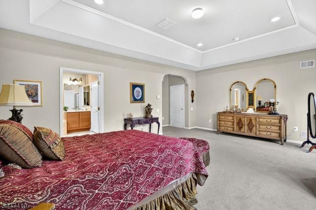251 Longwood Ln, Franklin Twp., NJ 08873