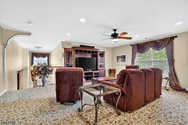 251 Longwood Ln, Franklin Twp., NJ 08873