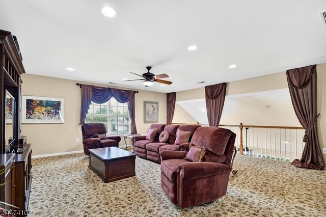251 Longwood Ln, Franklin Twp., NJ 08873