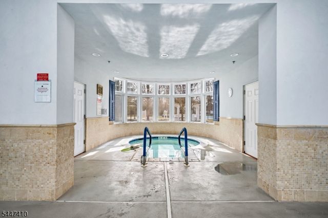 251 Longwood Ln, Franklin Twp., NJ 08873