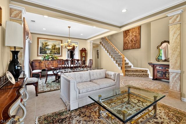 251 Longwood Ln, Franklin Twp., NJ 08873