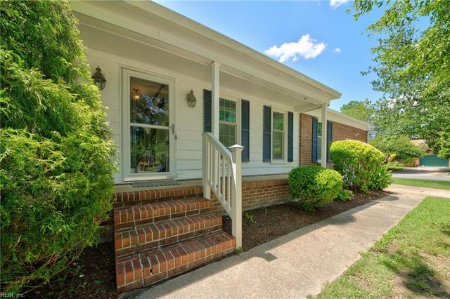 403 Caravelle CT N, Chesapeake, VA 23322