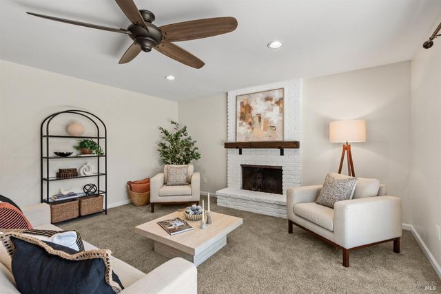 6191 Santa Clara Pl, Rohnert Park, CA 94928