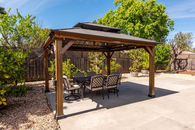 6191 Santa Clara Pl, Rohnert Park, CA 94928