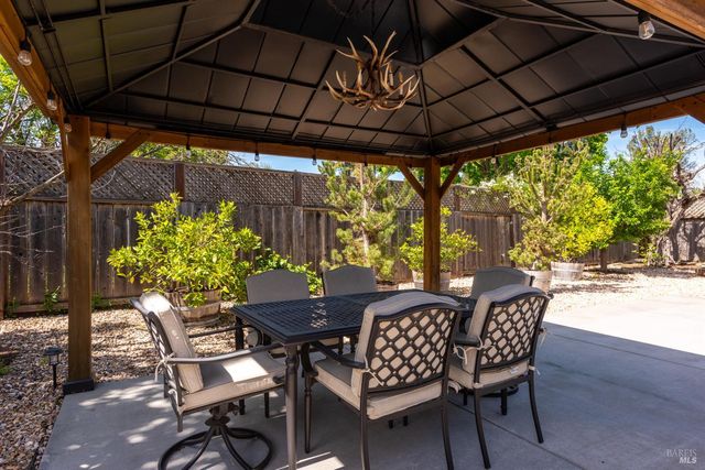 6191 Santa Clara Pl, Rohnert Park, CA 94928