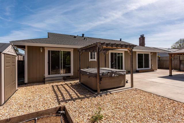 6191 Santa Clara Pl, Rohnert Park, CA 94928