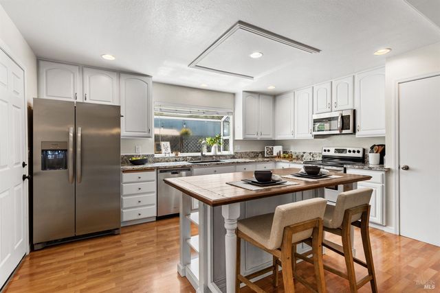 6191 Santa Clara Pl, Rohnert Park, CA 94928