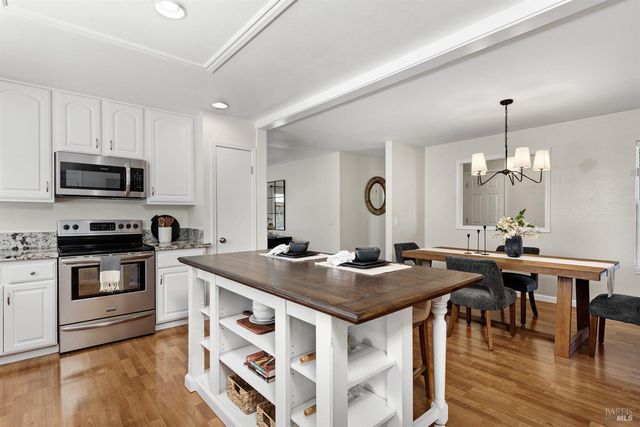 6191 Santa Clara Pl, Rohnert Park, CA 94928