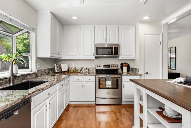 6191 Santa Clara Pl, Rohnert Park, CA 94928