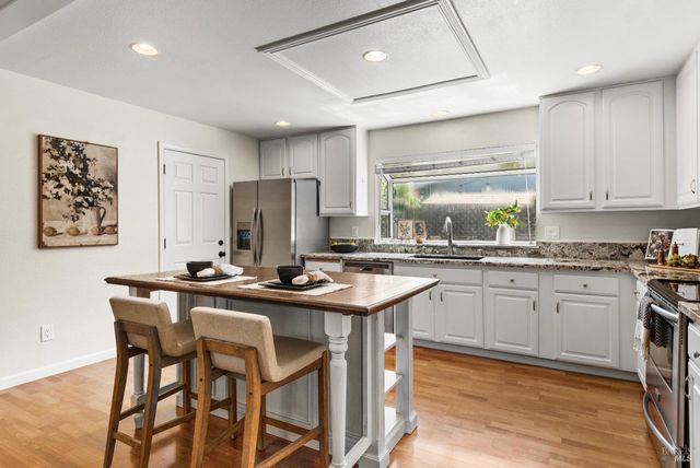 6191 Santa Clara Pl, Rohnert Park, CA 94928