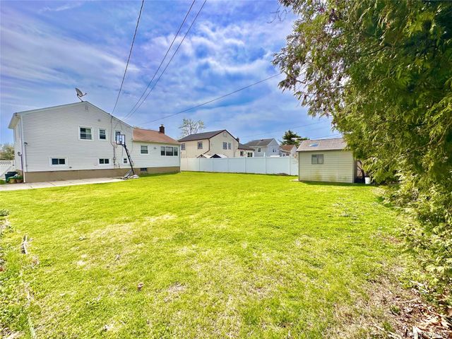 592 Benton Road, East Meadow, NY 11554