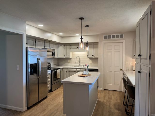 2908 N Richmond Drive, Muncie, IN 47304