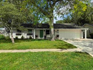 2908 N Richmond Drive, Muncie, IN 47304