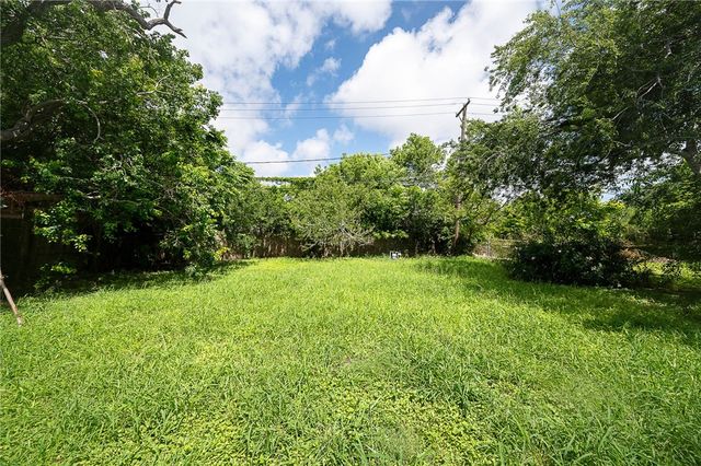 1213 Whitaker Dr, Corpus Christi, TX 78412