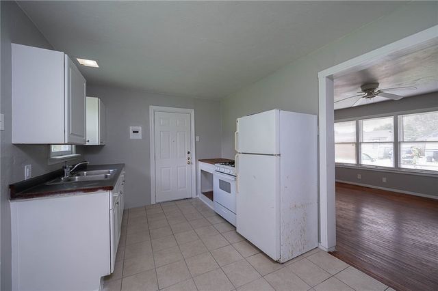 1213 Whitaker Dr, Corpus Christi, TX 78412