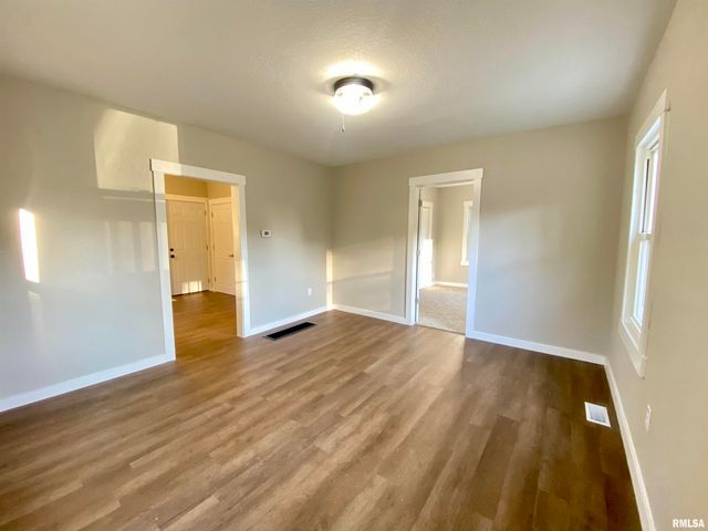 523 S ANNA Avenue, Bellevue, IL 61604