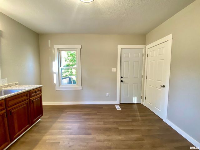 523 S ANNA Avenue, Bellevue, IL 61604