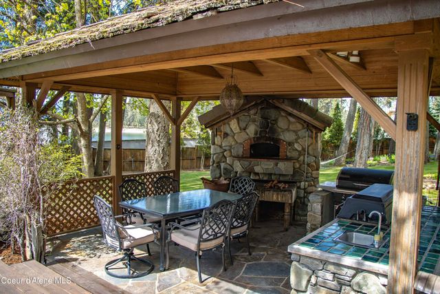 58 Silver Pines Rd, Hope, ID 83836