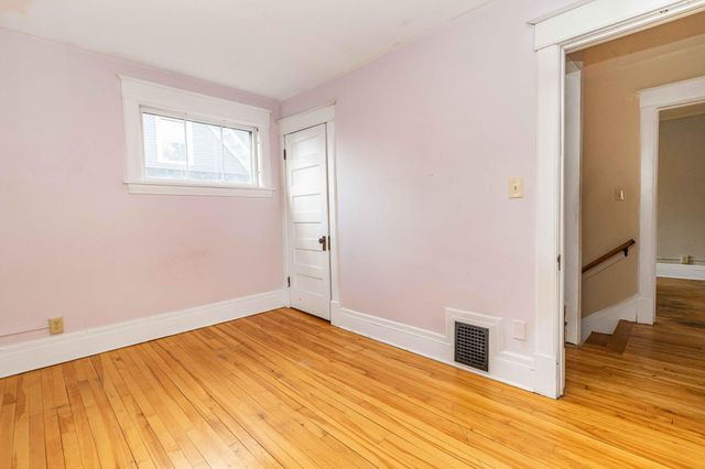 1437 Englewood Avenue, Saint Paul, MN 55104