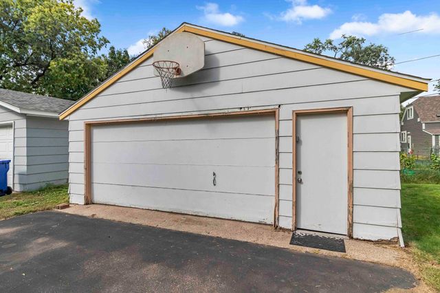 1437 Englewood Avenue, Saint Paul, MN 55104