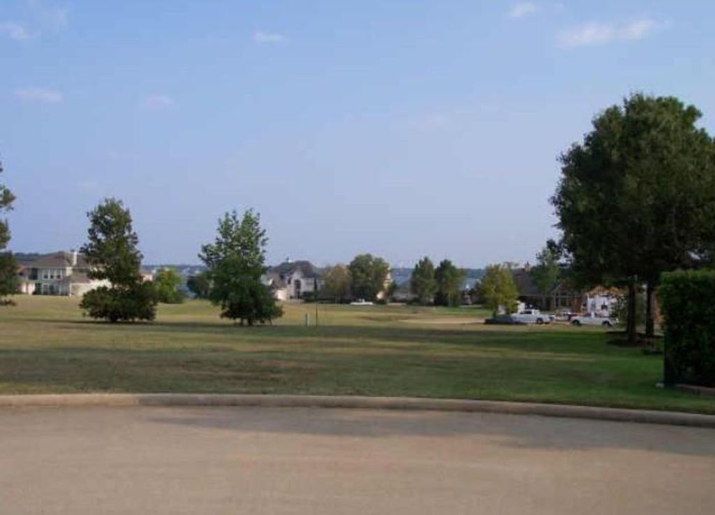 211 Sunnyvale E, Montgomery, TX 77356