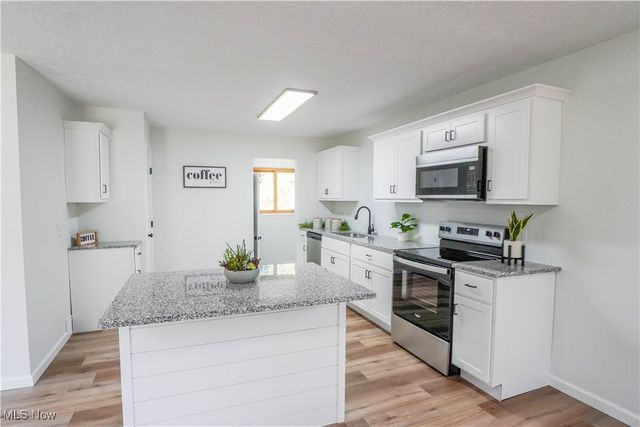 1548 Sunside Drive, Akron, OH 44321