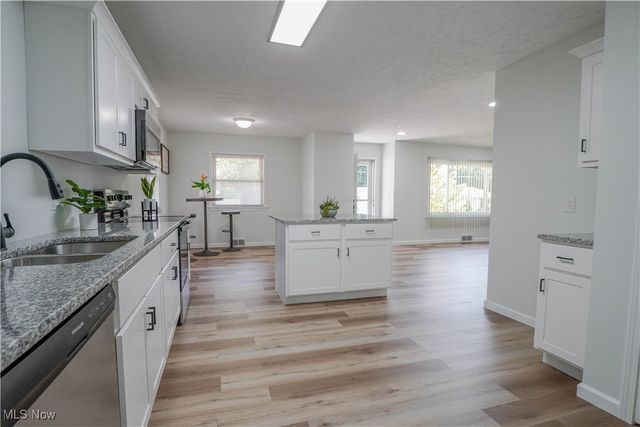 1548 Sunside Drive, Akron, OH 44321