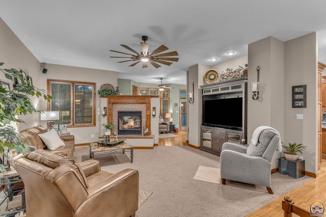 5956 SW Clarion LN, Topeka, KS 66610