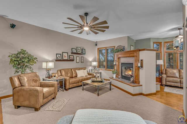 5956 SW Clarion LN, Topeka, KS 66610