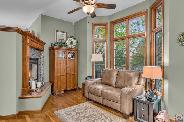 5956 SW Clarion LN, Topeka, KS 66610