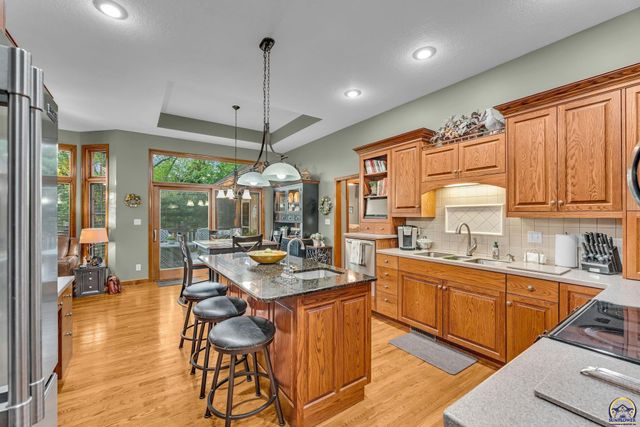 5956 SW Clarion LN, Topeka, KS 66610