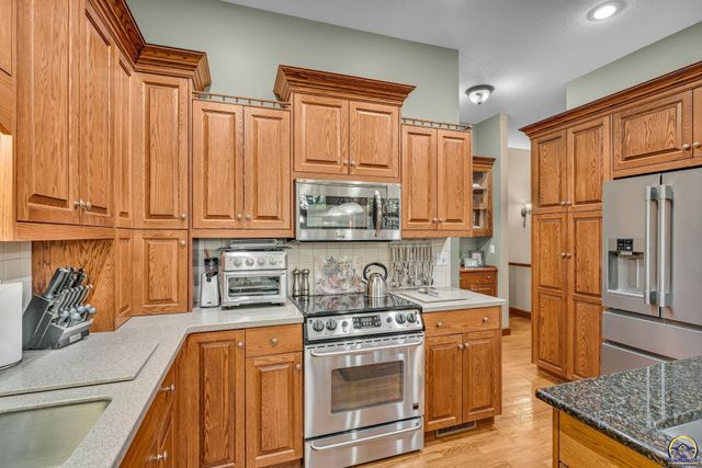 5956 SW Clarion LN, Topeka, KS 66610