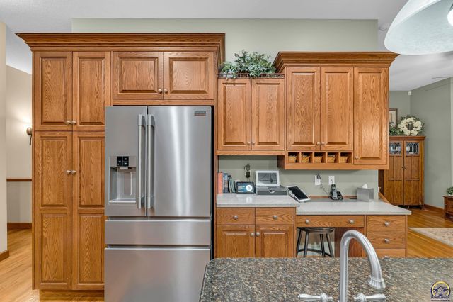 5956 SW Clarion LN, Topeka, KS 66610