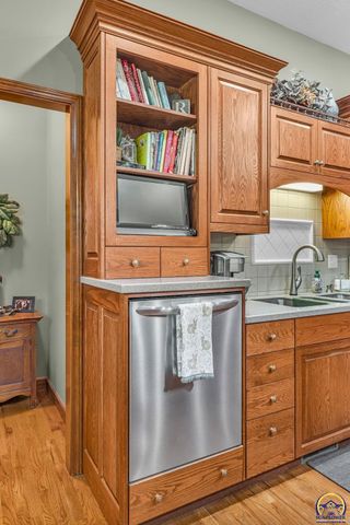 5956 SW Clarion LN, Topeka, KS 66610