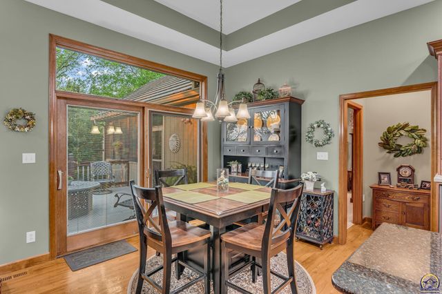 5956 SW Clarion LN, Topeka, KS 66610