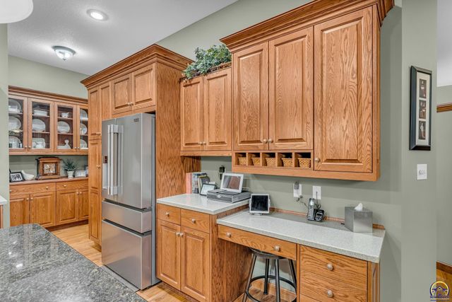5956 SW Clarion LN, Topeka, KS 66610