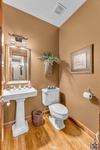 5956 SW Clarion LN, Topeka, KS 66610