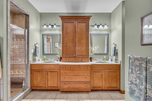 5956 SW Clarion LN, Topeka, KS 66610