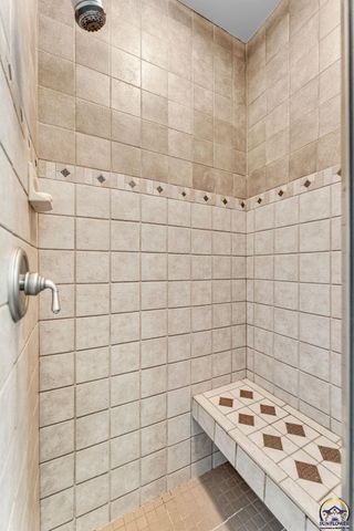 5956 SW Clarion LN, Topeka, KS 66610