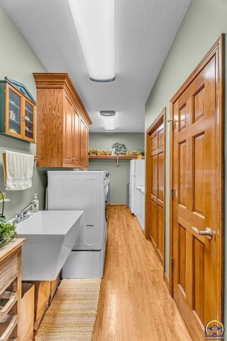 5956 SW Clarion LN, Topeka, KS 66610