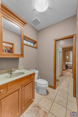 5956 SW Clarion LN, Topeka, KS 66610