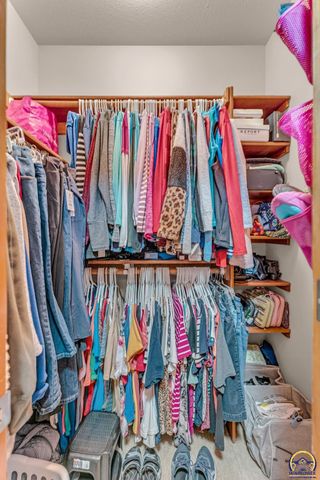 5956 SW Clarion LN, Topeka, KS 66610