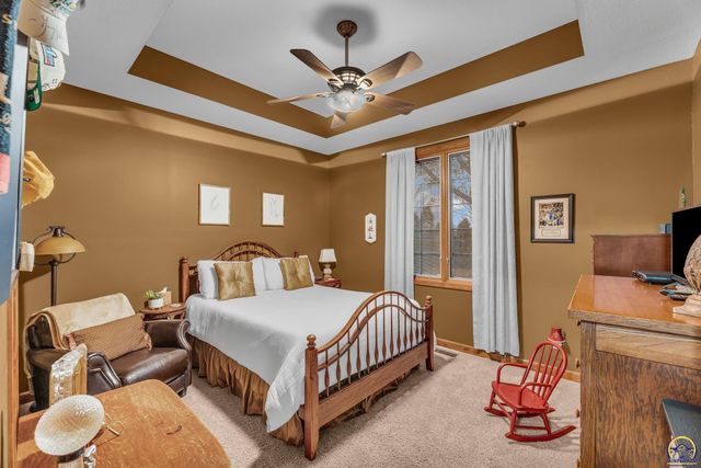 5956 SW Clarion LN, Topeka, KS 66610