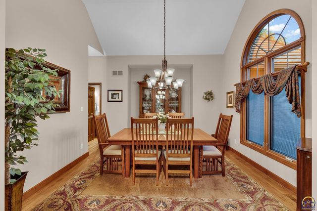 5956 SW Clarion LN, Topeka, KS 66610