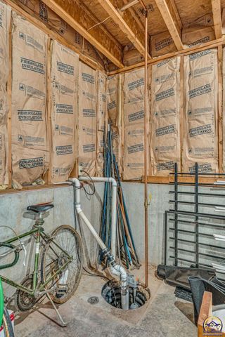 5956 SW Clarion LN, Topeka, KS 66610