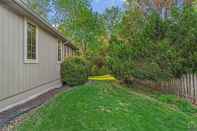 5956 SW Clarion LN, Topeka, KS 66610