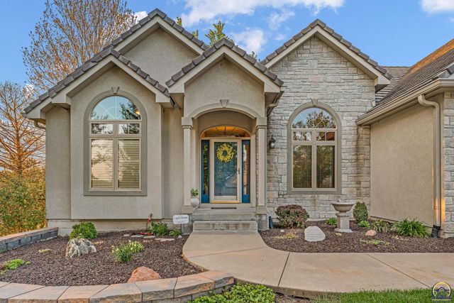 5956 SW Clarion LN, Topeka, KS 66610