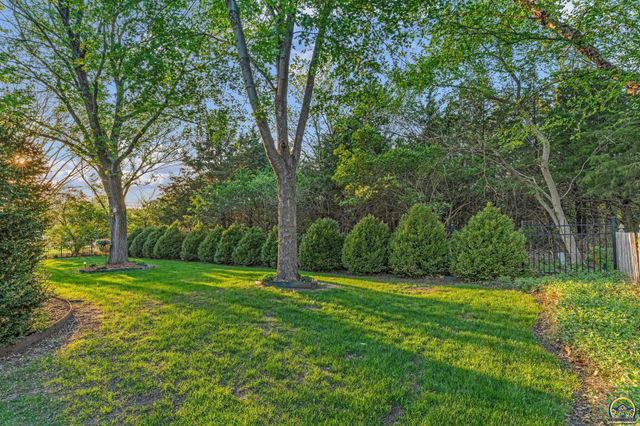 5956 SW Clarion LN, Topeka, KS 66610