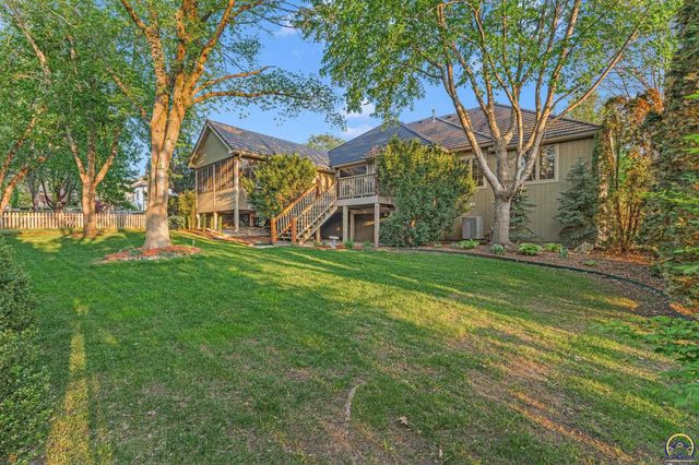 5956 SW Clarion LN, Topeka, KS 66610