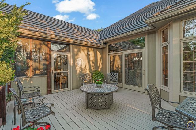 5956 SW Clarion LN, Topeka, KS 66610